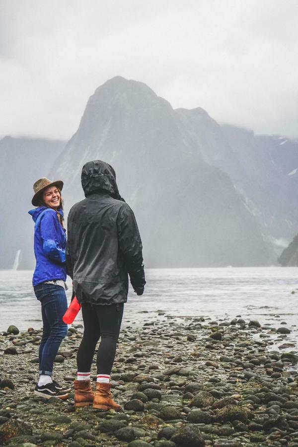 Lone Moose Backpackers Albergue Te Anau Exterior foto