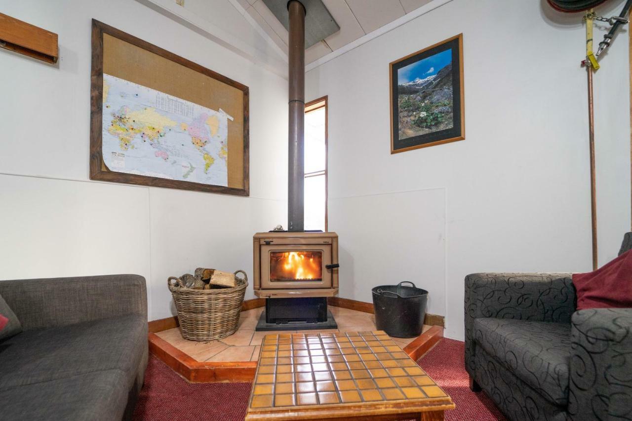 Lone Moose Backpackers Albergue Te Anau Exterior foto