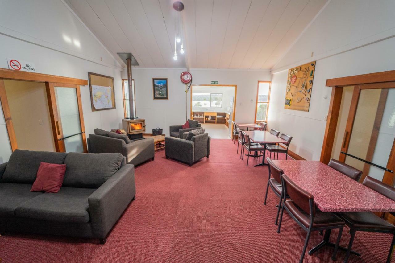 Lone Moose Backpackers Albergue Te Anau Exterior foto