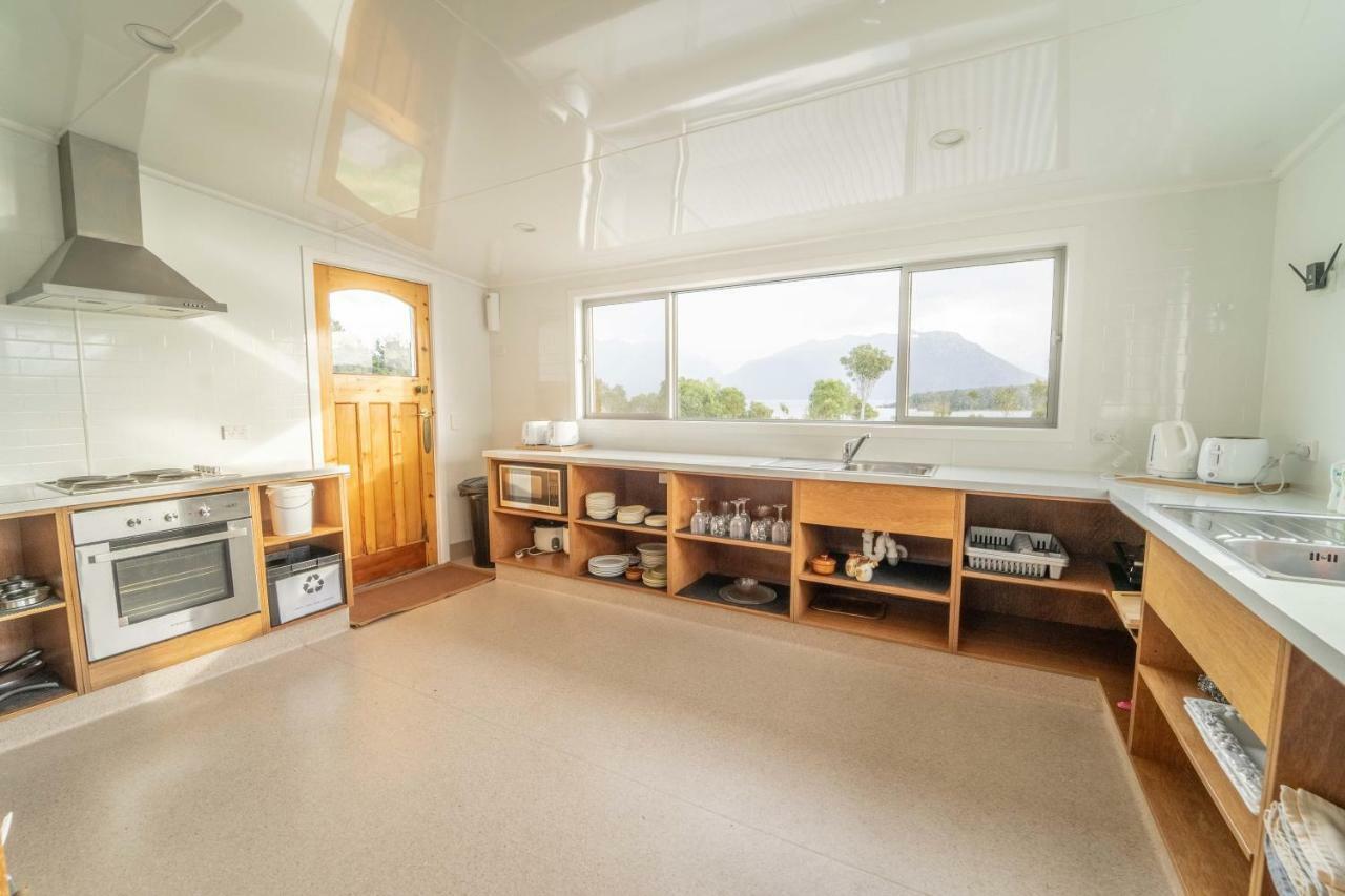 Lone Moose Backpackers Albergue Te Anau Exterior foto