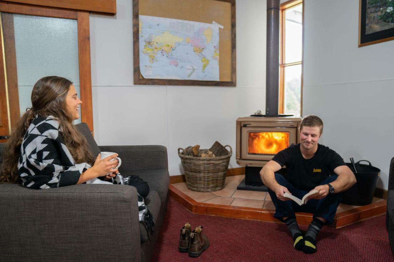 Lone Moose Backpackers Albergue Te Anau Exterior foto